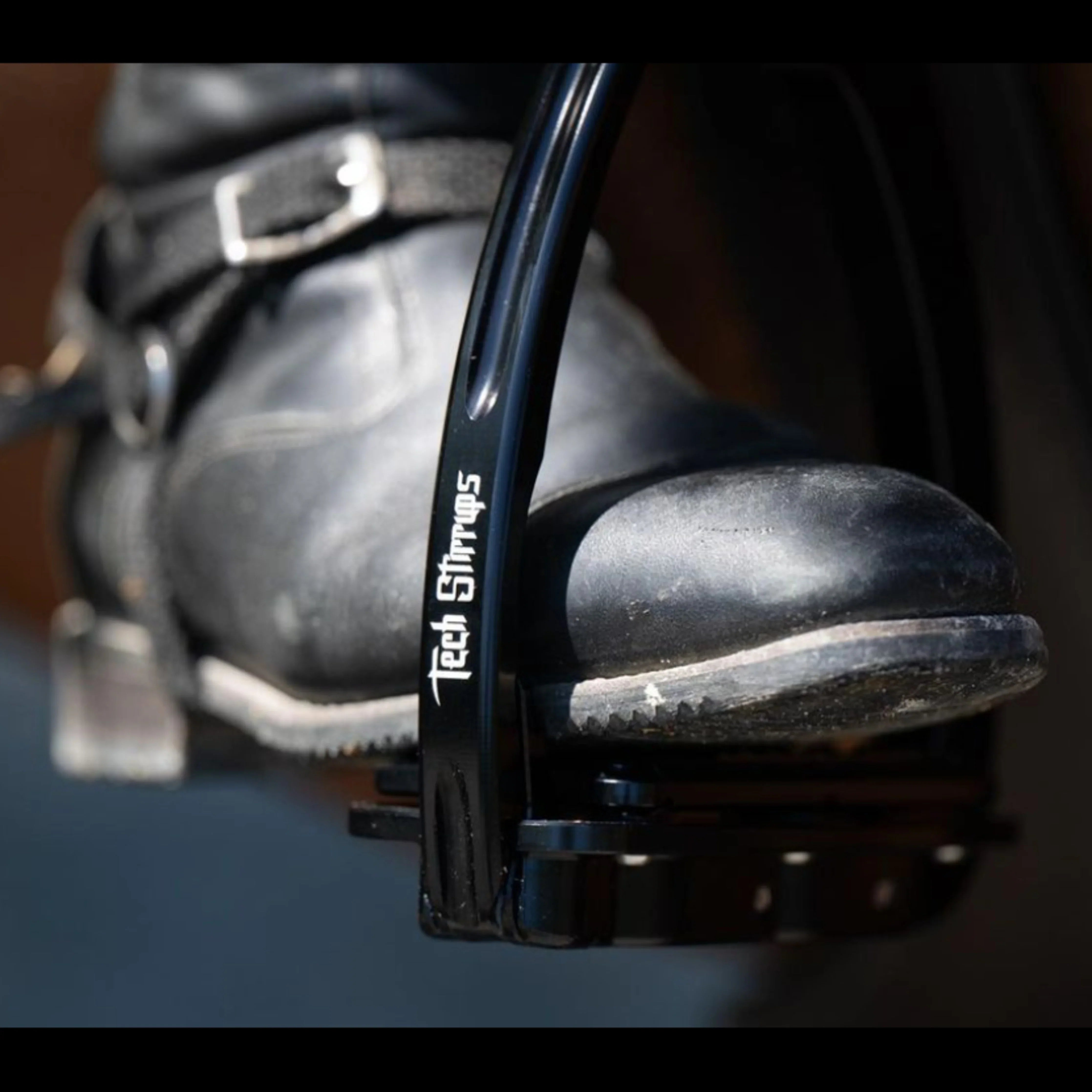 BLACK FRIDAY STIRRUP IRONS