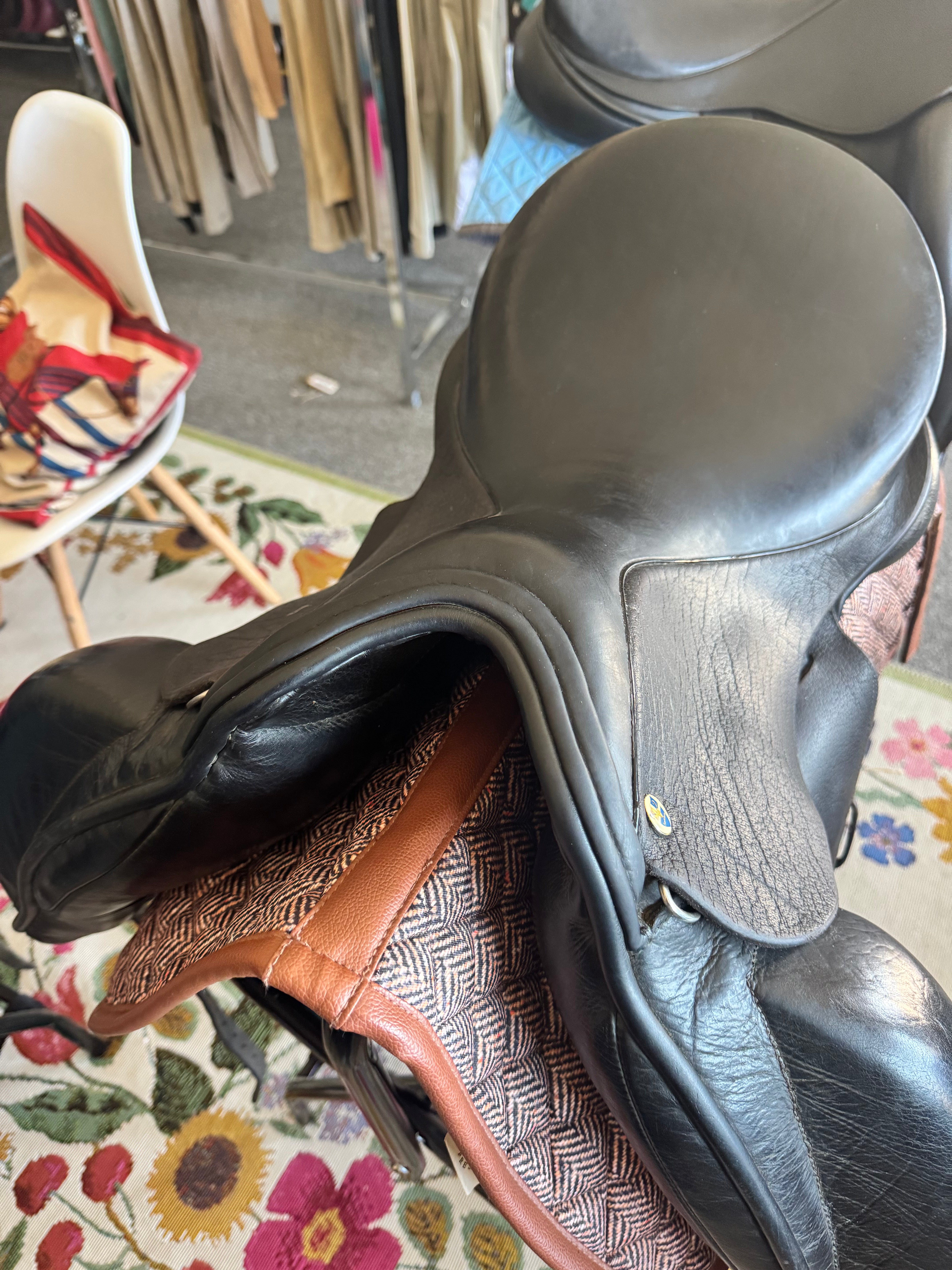 394NJ #5754 N2 Saddlery Vincitore Buffalo Dressage Saddle, 17 1\2