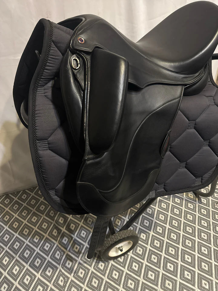 Used Tota Comfort System Dressage Saddle | Croc | L-18”