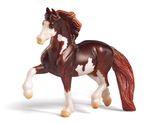 Breyer Stablemates Red Stable Playset