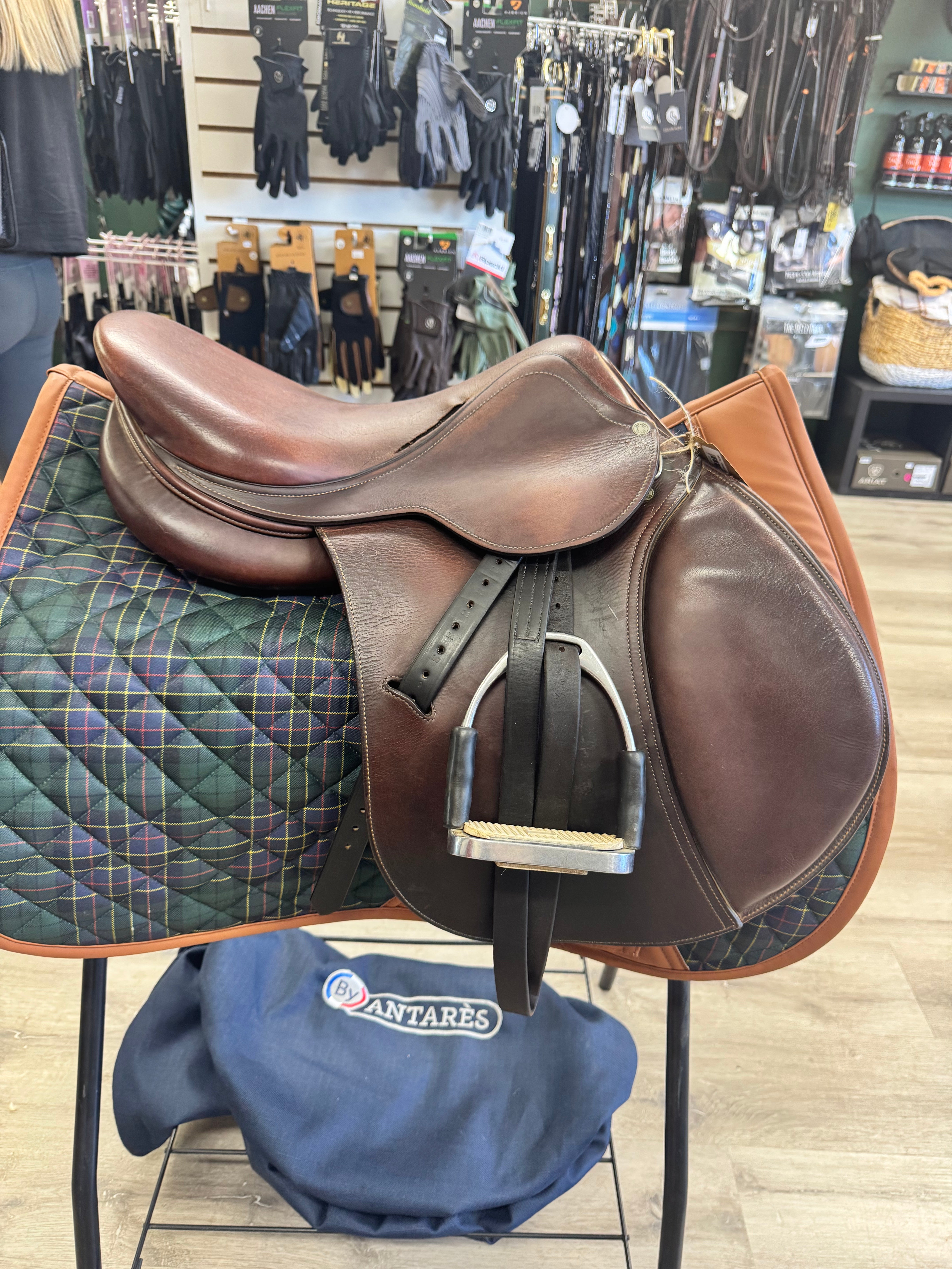 392NJ #9668 Antares Close Contact Jumping Saddle, 16.5