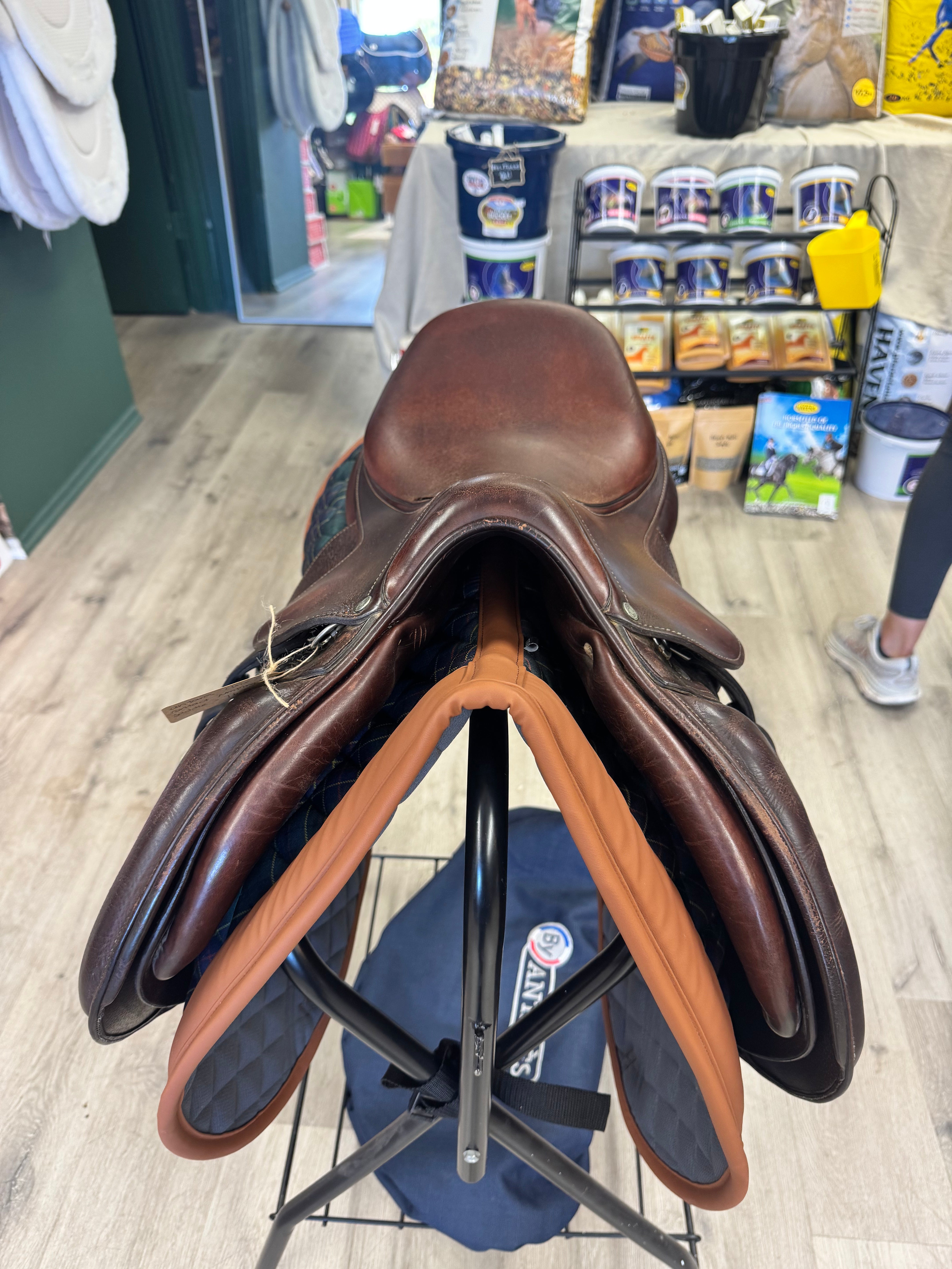 392NJ #9668 Antares Close Contact Jumping Saddle, 16.5