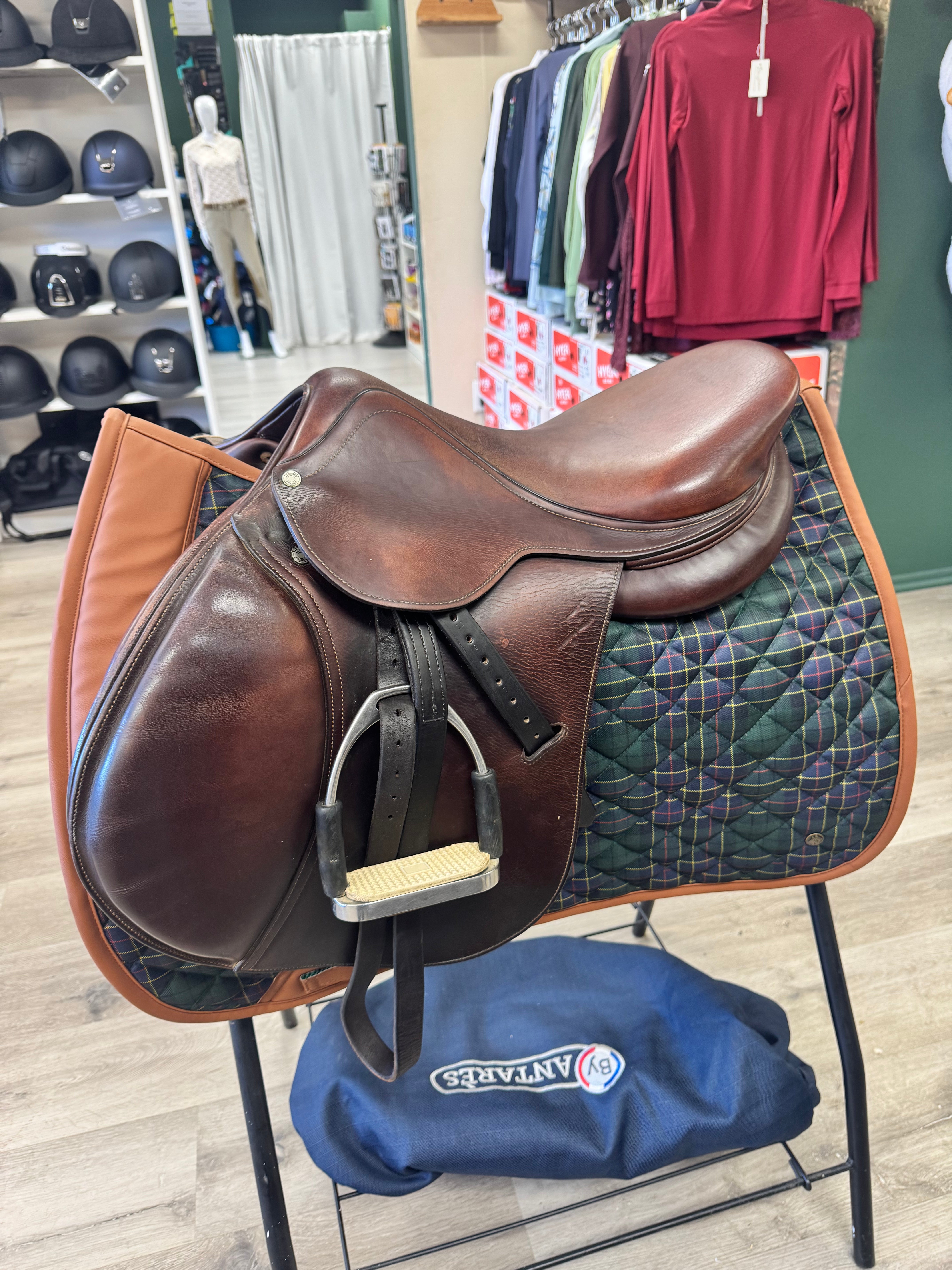 392NJ #9668 Antares Close Contact Jumping Saddle, 16.5