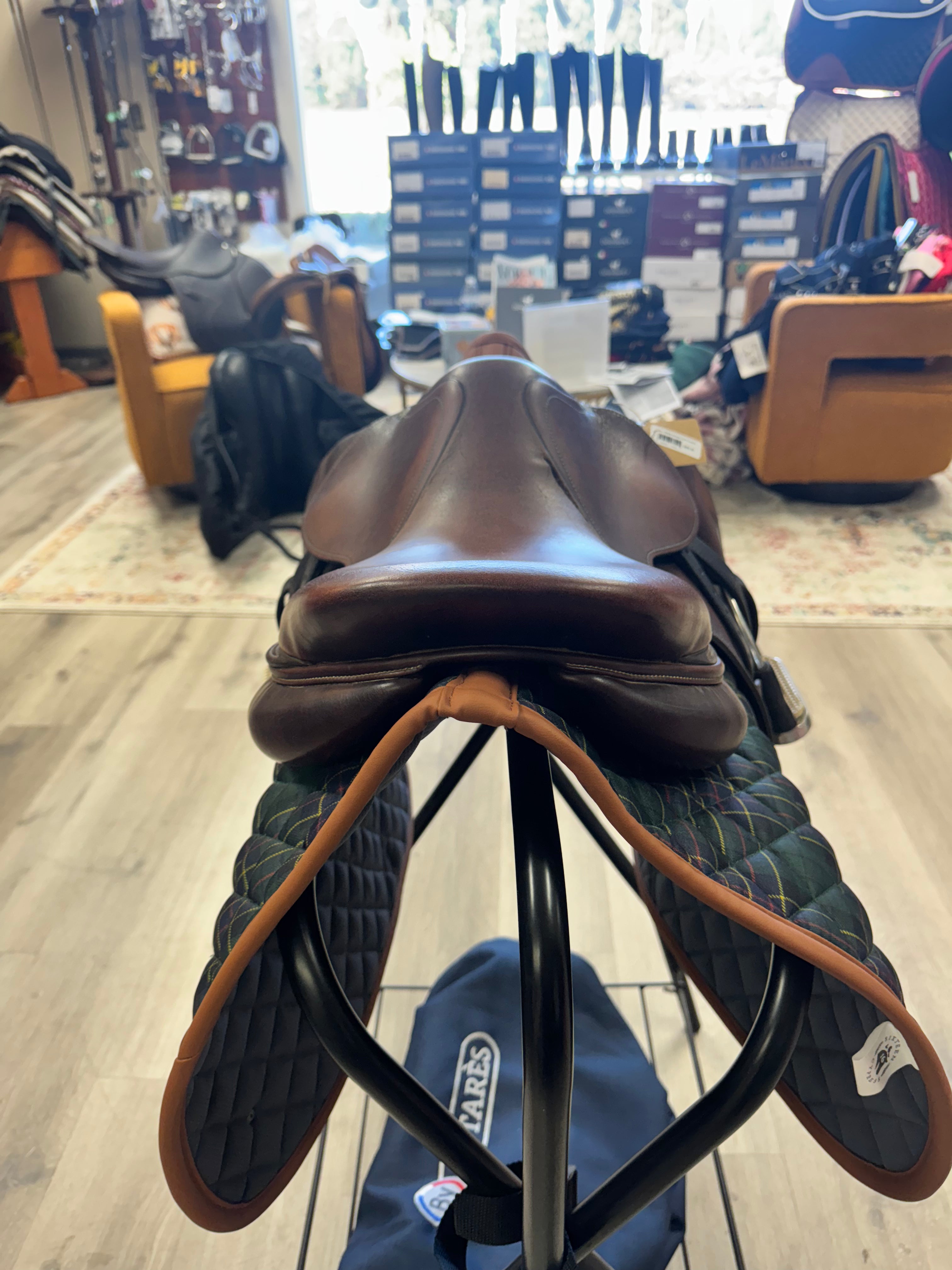 392NJ #9668 Antares Close Contact Jumping Saddle, 16.5