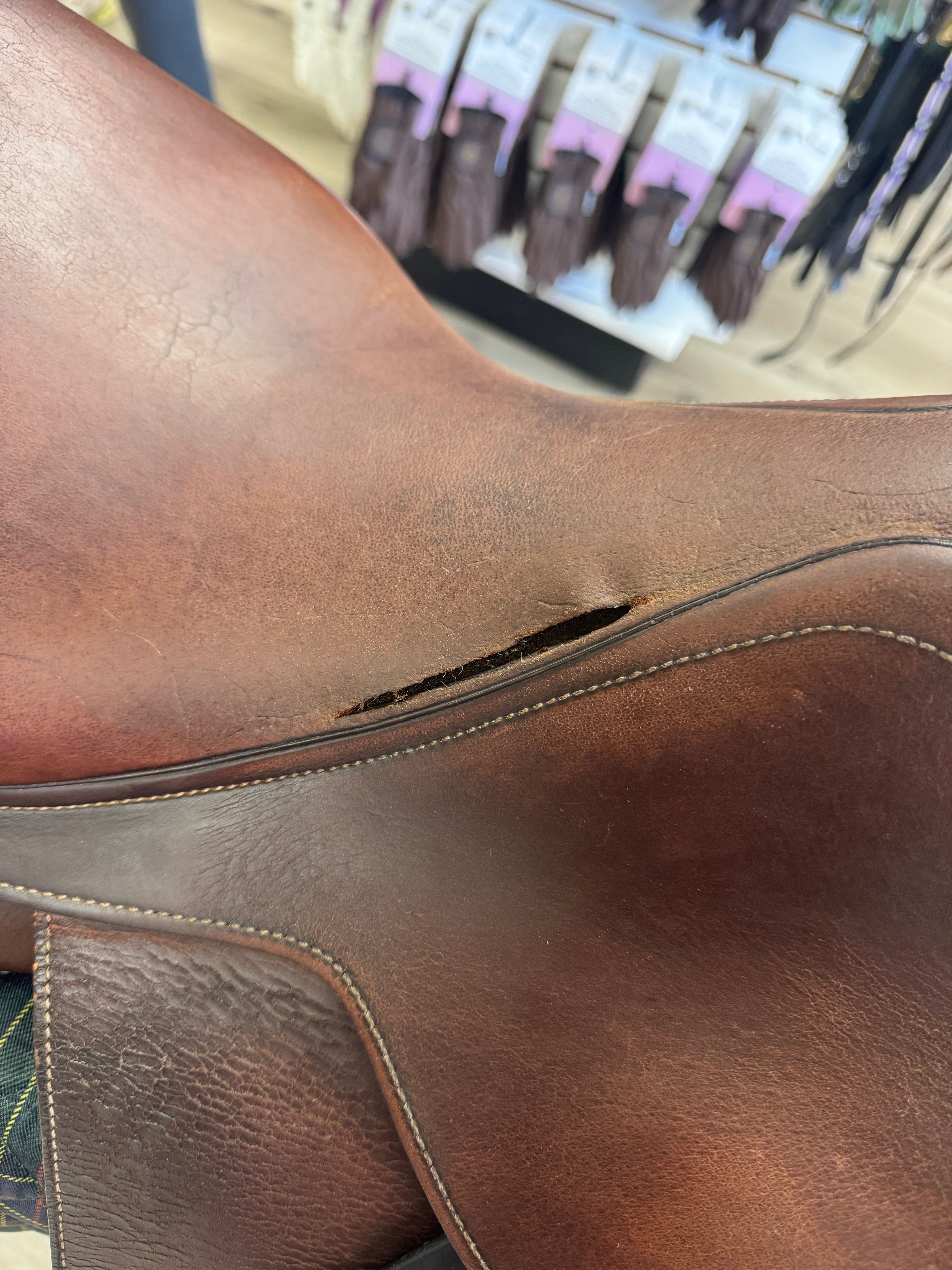 392NJ #9668 Antares Close Contact Jumping Saddle, 16.5
