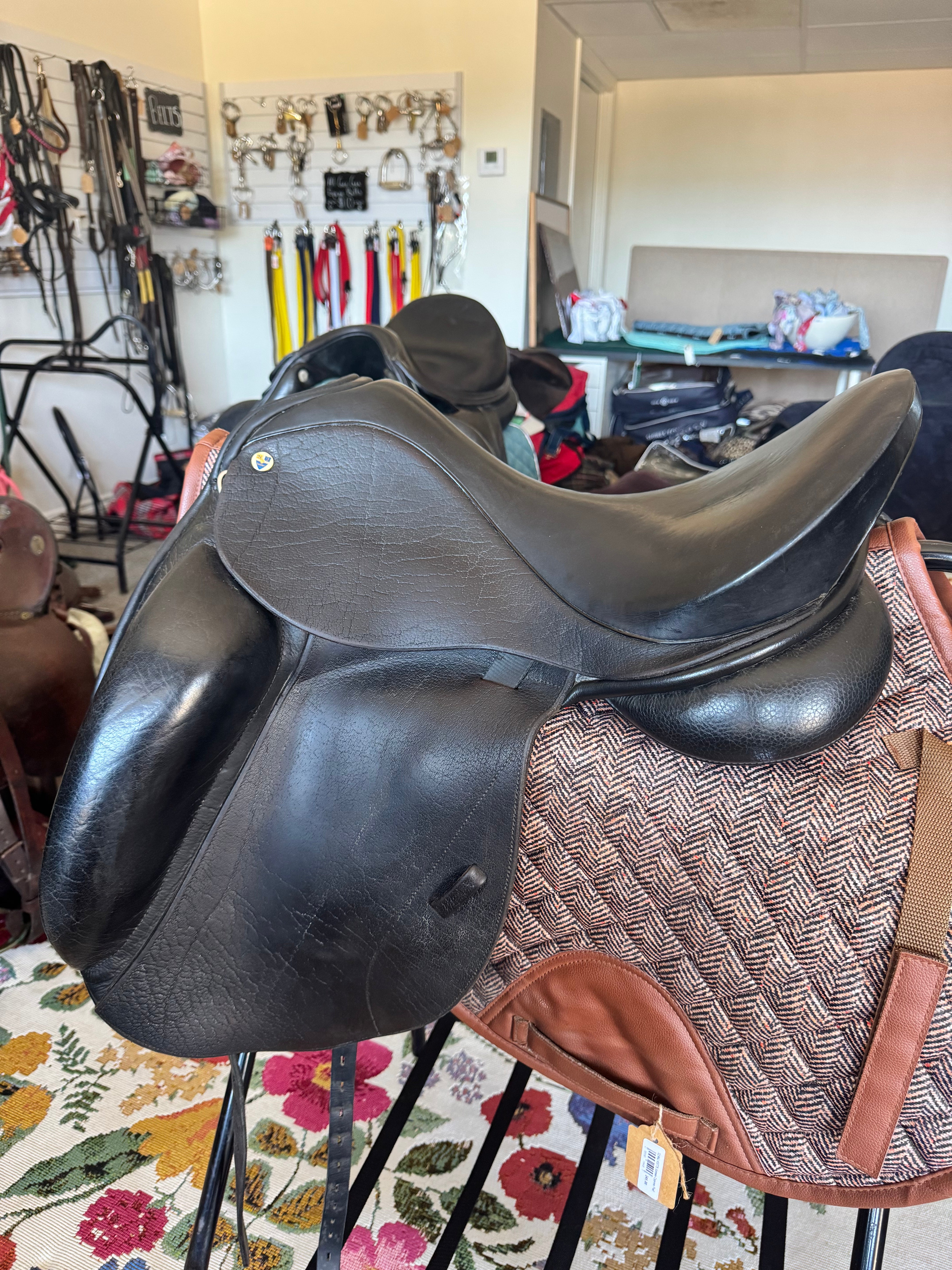 394NJ #5754 N2 Saddlery Vincitore Buffalo Dressage Saddle, 17 1\2