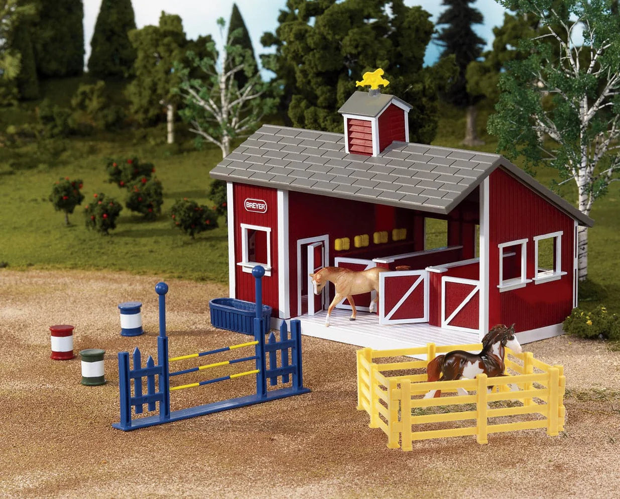 Breyer Stablemates Red Stable Playset